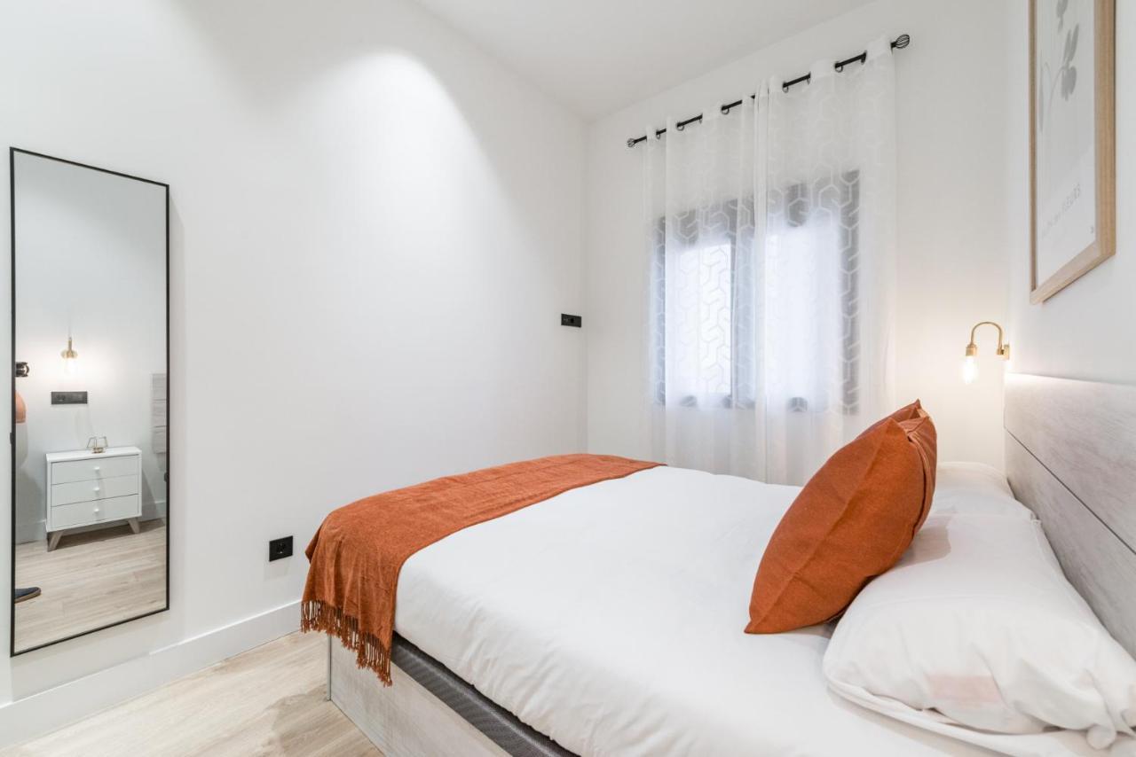 Apartament Jes B Close To Bernabeu Stadium Madrid Exterior photo